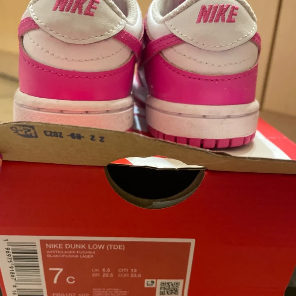 Pink dunks - Picture 2 of 3